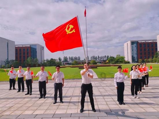 魏忠贤人称“九千九百岁”,却斗不过17岁的崇祯,这是为何?